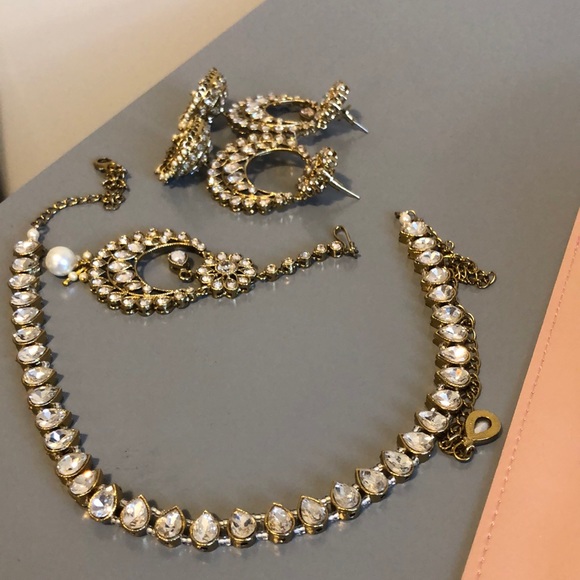 Indian Jewellery (not real gold or diamonds) - Picture 1 of 3